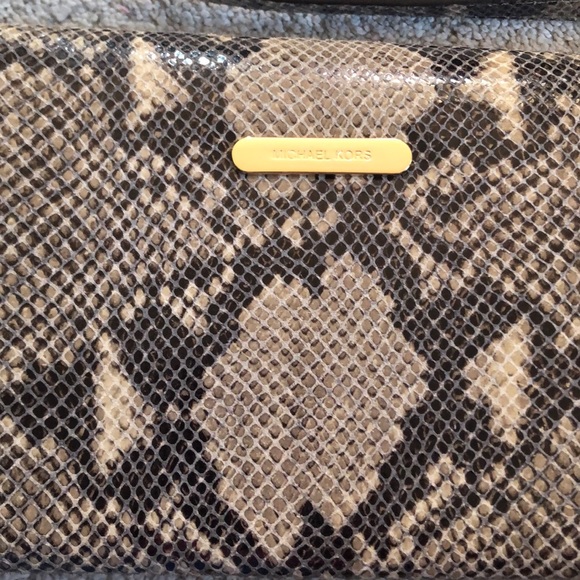 Michael Kors New Leather/Snake Clutch - Picture 3 of 3